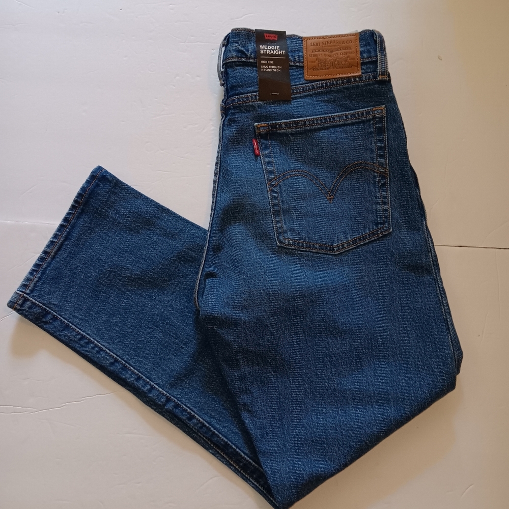 Levis Premium High Rise Wedgie Straight Jeans 29Wx 26L NEW WITH TAGS